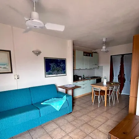 Casa vacanze Confortevole Trilocale Con Vista Mare A San Pasquale, Sardegna *